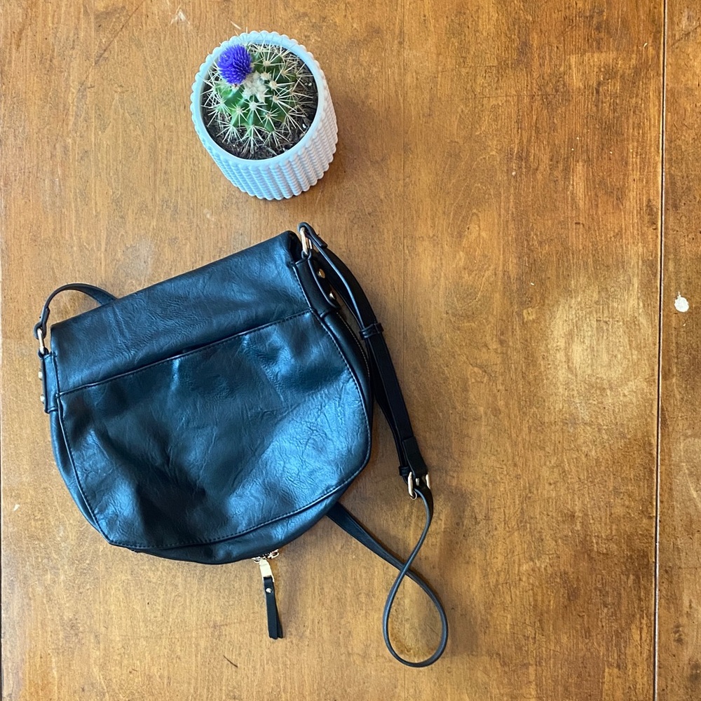 Black Vegan Leather Crossbody Bag Small Minimalist Everyday Purse - Picture 4 of 4